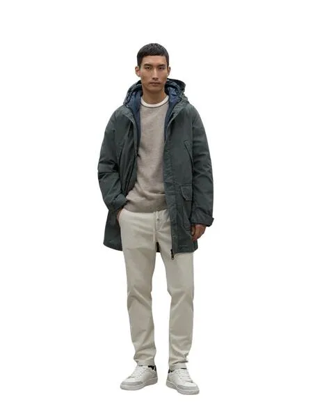 Abrigos, cazadoras y parkas eco-friendly para hombres en verde.