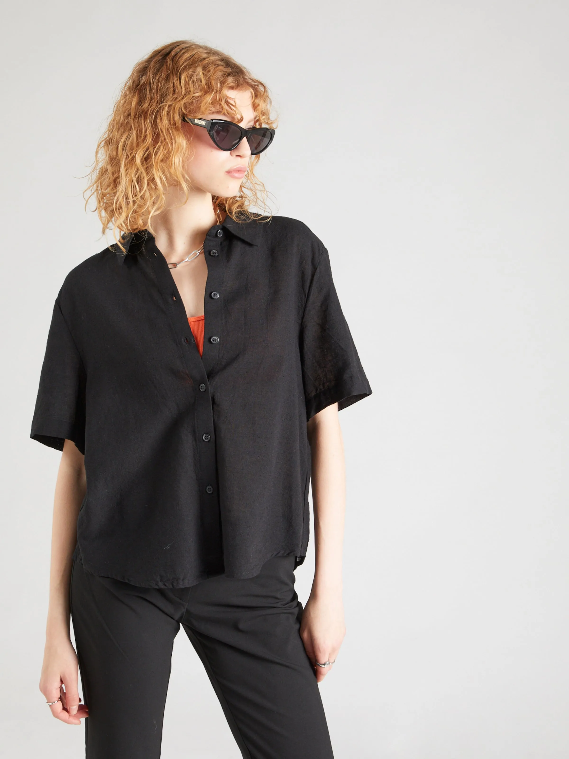 Blusa Monki en Negro