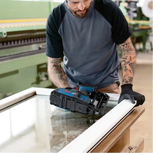 Bosch - GNH 18V-64 M - pistola de clavos  sin baterías y cargadores, Iones de litio, 18V, - ah, clavos para madera, caja especia
