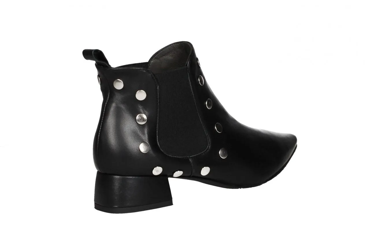 Botin Piel Negro Elasticos Laterales Tachas Plata