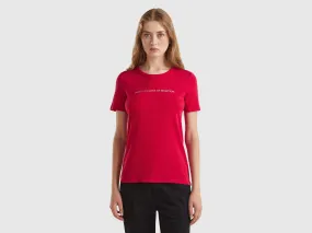 Camiseta de 100% algodón con estampado de logotipo con glitter