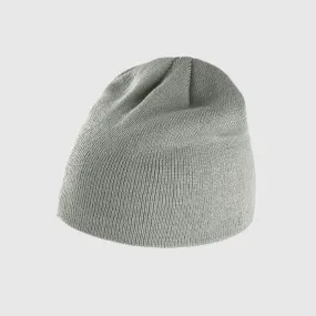 Gorro básico color gris claro.