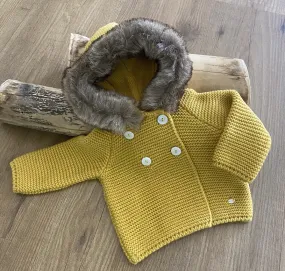 Trenca unisex de punto color caramelo con pelito